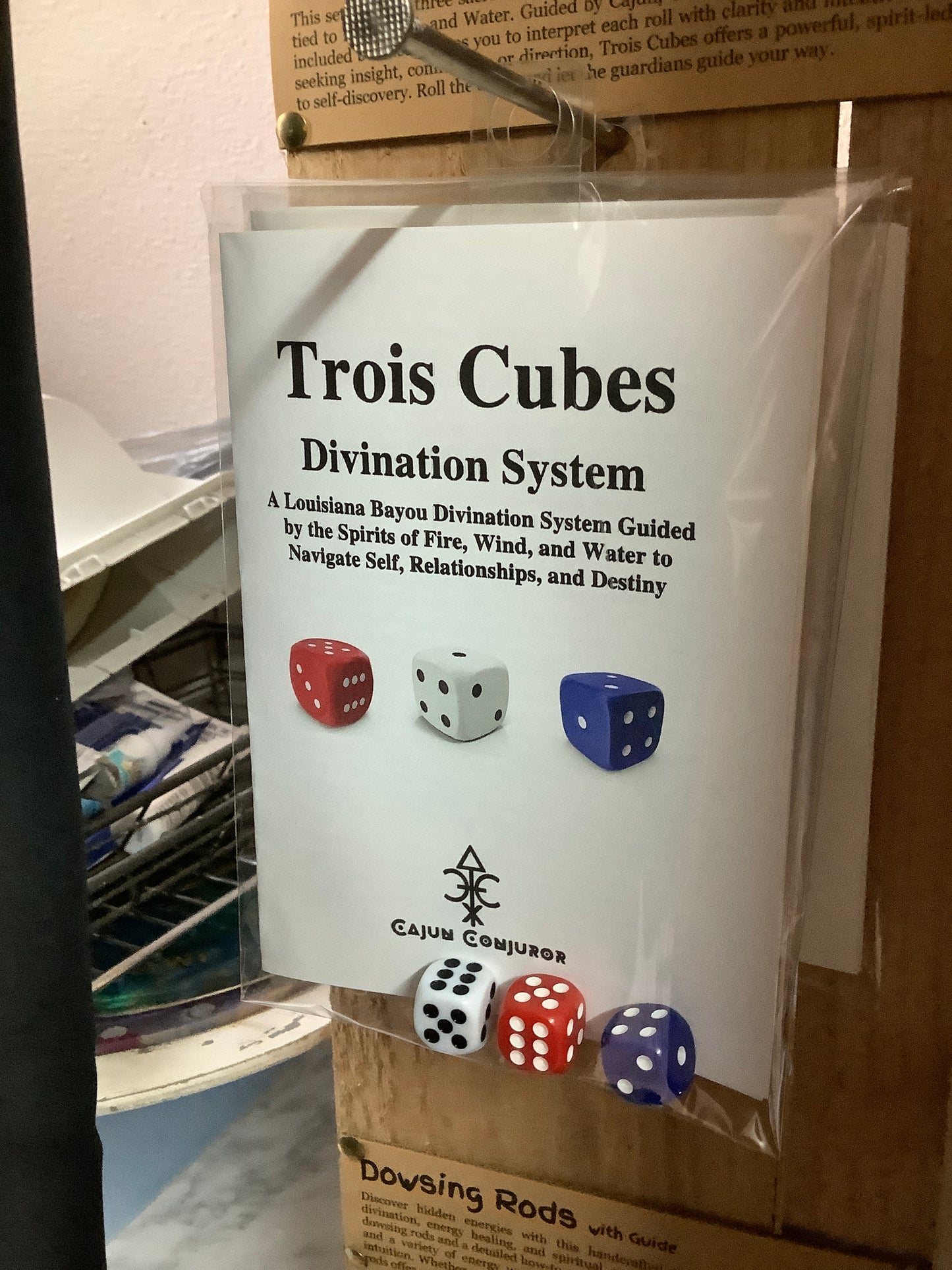Trois Cube Divination
